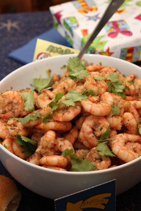 Marinated shrimps with tomato salsa