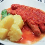 Braised sausages with tomato and onion