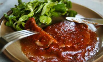 Beef Filets in tomato sauce