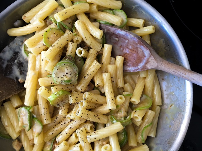 Penne with zucchini and gorgonzola