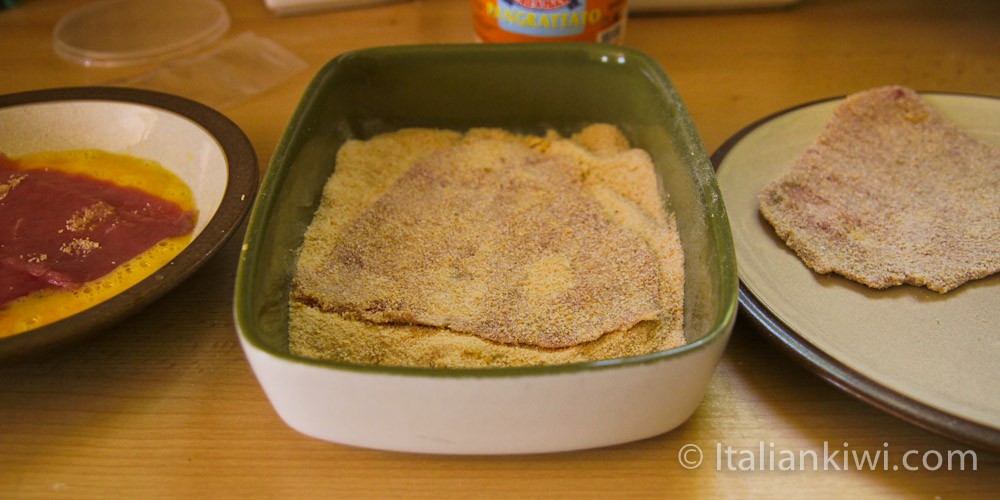 Scaloppine milanese: the production line.