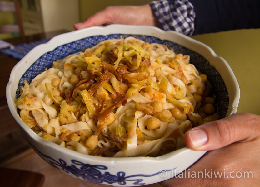 Fresh eggless pasta with chickpeas