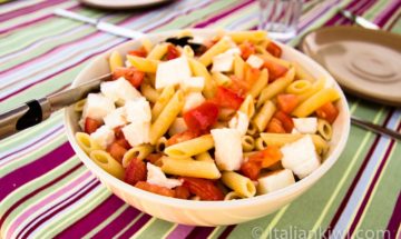 pasta salad with mozzarella and tomatoes