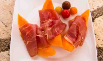 Prosciutto e Melone (Raw Ham and Cantaloupe)