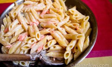 Pasta with salmon and cream