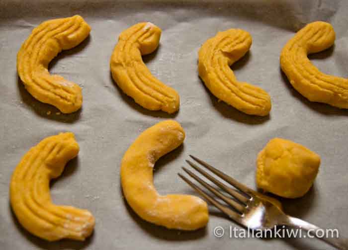 Italian cornmeal cookies