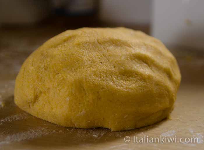 Dough for crumiri