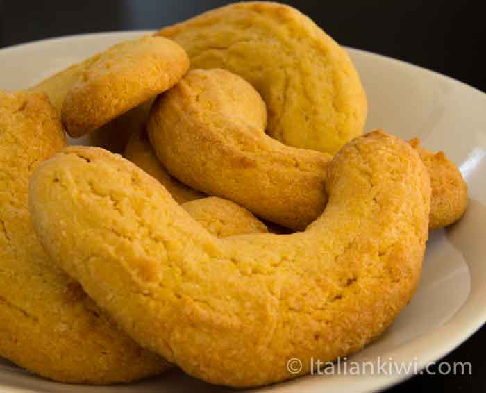 Italian cornmeal cookies