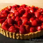 tart with strawberries and "crema"