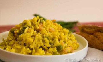 Risotto with shrimps, peas and saffron