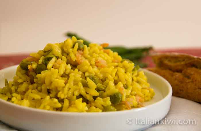 Risotto with shrimps, peas and saffron