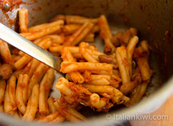 Pasta with tuna and borlotti beans