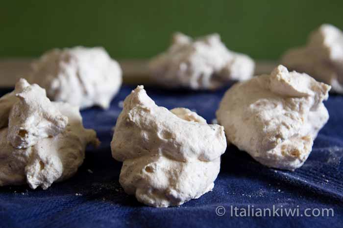 Meringues with hazelnuts