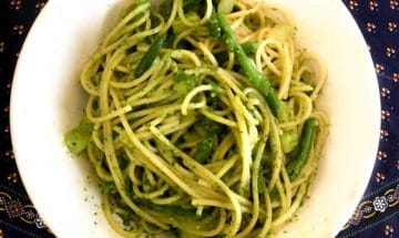 Spaghetti with pesto, potatoes, and green beans