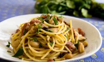 Spaghetti with herbs, bacon and dried beans