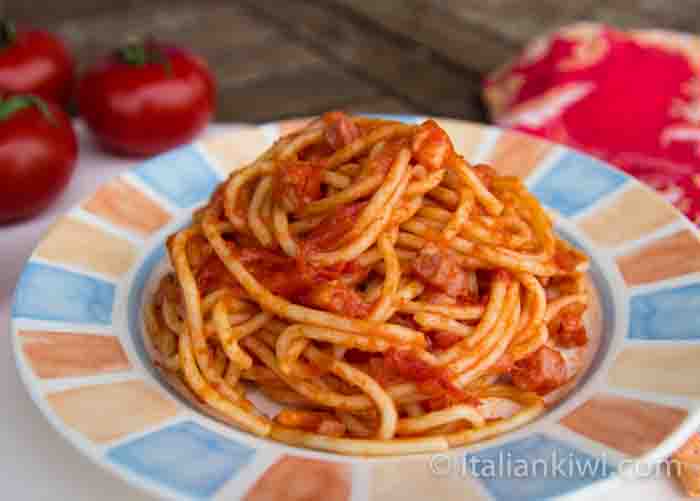 Spaghetti all'amatriciana with tomatoes, bacon and chillis
