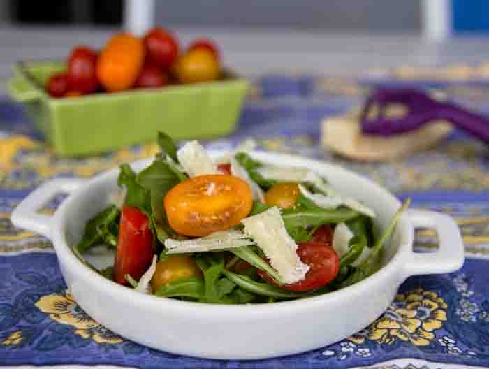 Rocket and tomato salad with shavings of parmesan cheese