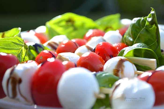 Swekers with cherry tomatoes and mozzarella