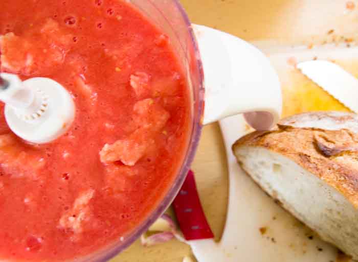 As easy as 1, 2, 3: salmorejo soup with tomatoes and bread.
