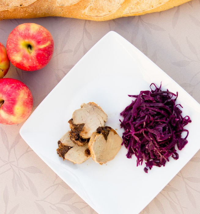 Red cabbage and apple
